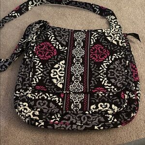 Vera Bradley quilted cotton crossbody bag in the retired Canterberry Magenta